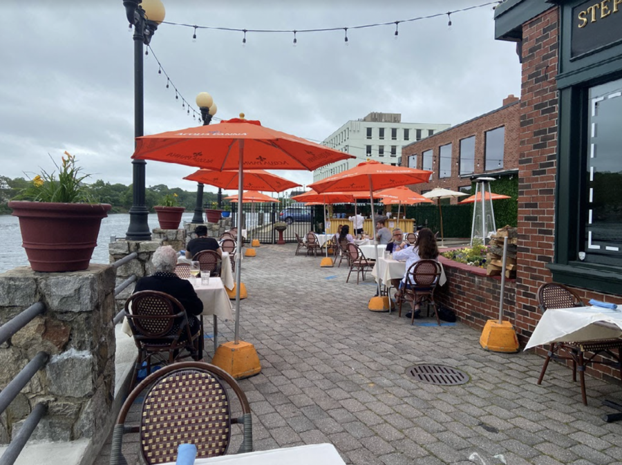 With the new Connecticut Phase Three plan in place, Arezzo restaurant-goers are now free to eat outside with no maximum capacity and inside up to 75% capacity.