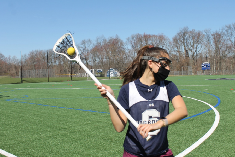 Girls’ lacrosse captain Julia Diconza ’21 gears up to pass the ball at tryouts for the 2021 season. 