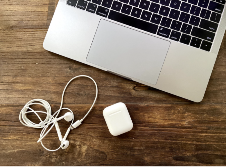 Earbuds have become the accepted norm when listening to music in school. However, this habit should be ditched in order to encourage meaningful social interactions while emerging from an isolating pandemic. 
