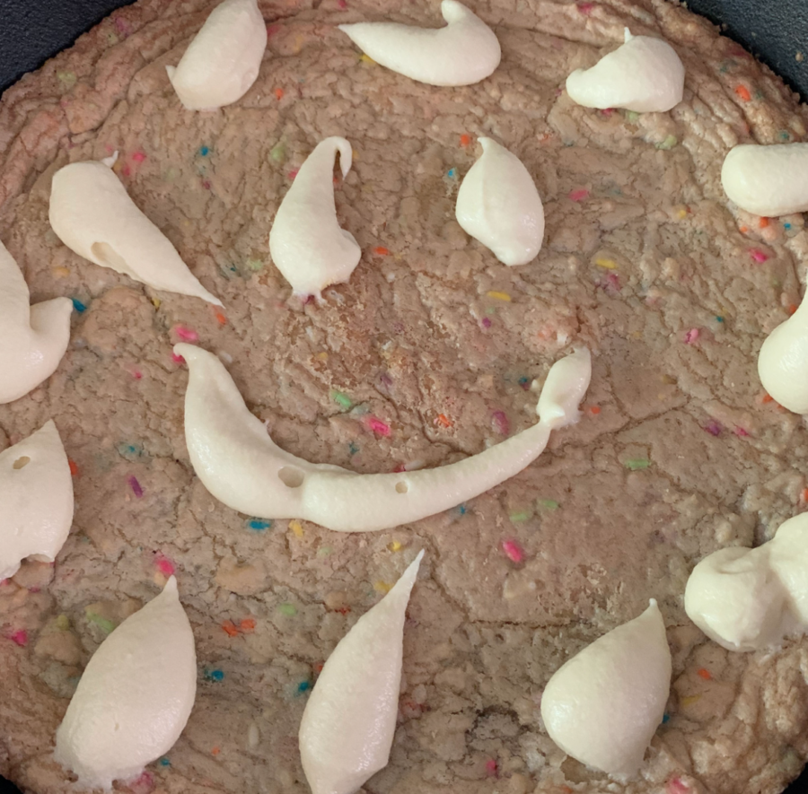 With this cookie skillet, the average cookie is elevated to a completely new level. 
