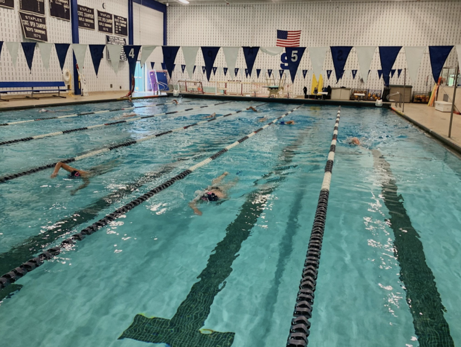 The+swim+team+practice+now+ends+at+6+p.m.+this+year%2C+which+is+a+change+for+these+athletes+whose+practice+used+to+end+at+5+p.m.+This+causes+these+athletes+entire+homework+and+night+routine+to+be+pushed+back+an+hour%2C+causing+additional+stress.+Photo+by+Emily+Goldstein+%E2%80%9923%0A