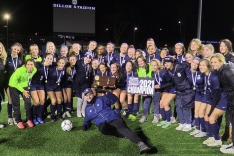 The Staples girls’ soccer team ended the 2021 season with a 14-3-5 record and won the FCIAC championship and co-won the state championship with Wilton.