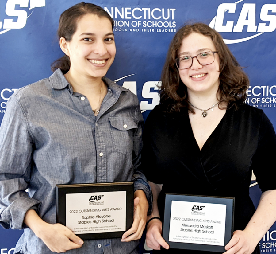 Sophie Alcyone ’22 (left) and Sasha Maskoff ’22 (right) attended the CAS Awards ceremony on April 5 in Plantsville, Connecticut. The CAS awards their Outstanding Arts Award based on demonstrated scholarship and leadership across the realm of visual and performing arts. Two students from each member school are awarded annually, and students must be referred by teachers.
