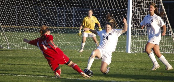 Kelly Bohling 11 works hard to defend her goal.| Photo by Eric Essagof 12