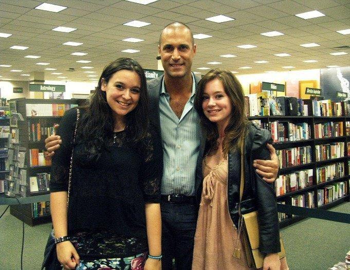 Esteemed photographer and Americas Next Top Model judge, Nigel Barker, poses with fans after his book talk at Barnes and Noble for his new novel The Beauty Equation. 