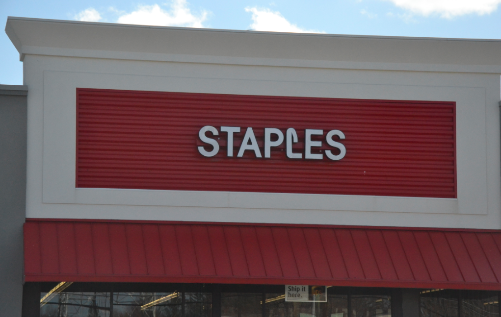 Staples+High+School+vs.+Staples+Inc.%3A+A+Look+Into+Their+Similarities+and+Differences+