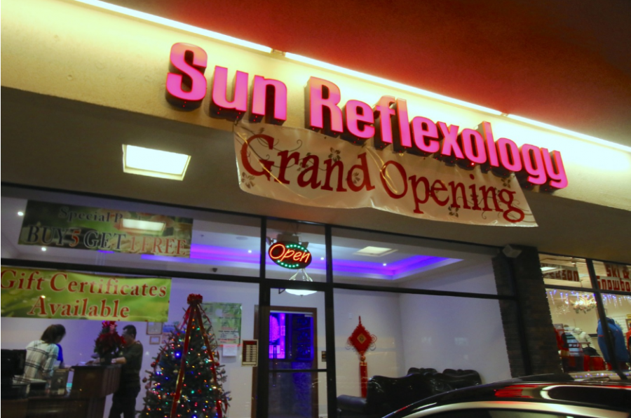 Sun+Reflexology+Provides+Stress+Relief+for+Staples+Students