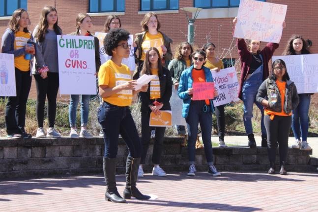 Students+participate+in+walkout%2C+fight+for+gun+reform