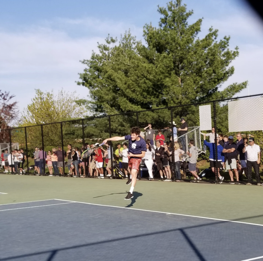 Boys tennis clinches 50th straight victory