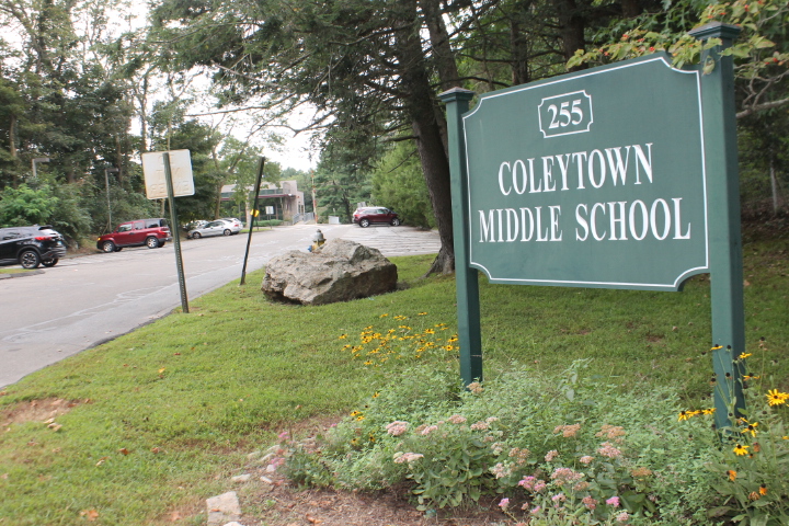Coleytown+staff+and+students+fall+ill+and+forced+evacuation