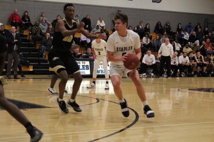 Wreckers basketball falls to Golden Eagles