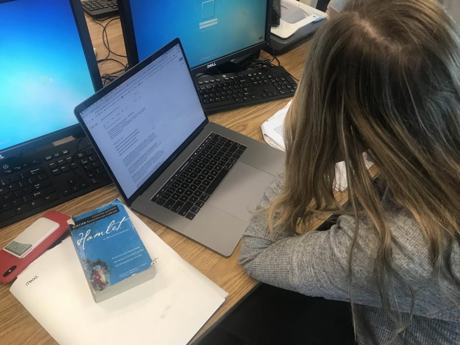 A Staples High School senior works to complete hours of homework. Stanford University researchers identified between 90 and 150 minutes as the “optimal” amount of homework in 2014.