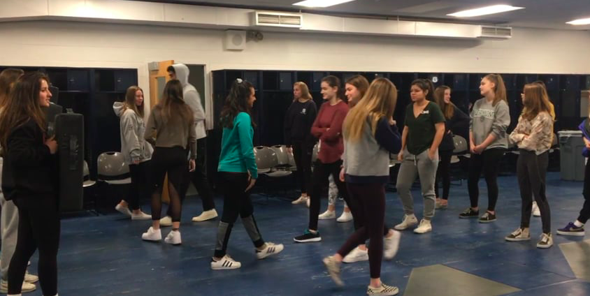 Juniors learn self defense in new PE unit