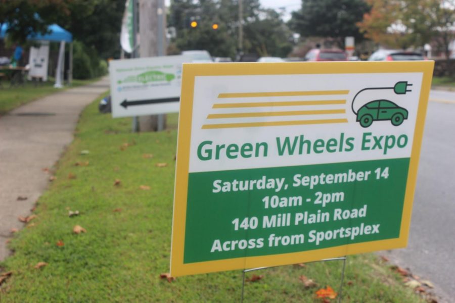 Sustainable+Fairfield+hosted+the+Green+Wheels+Expo+on+Sept+14.+The+event+featured+electric+cars%2C+an+electric+school+bus+and+food+truck%2C+as+well+as+several+sustainable+companies.+Visitors+were+able+to+view+the+cars%2C+talk+to+company+representatives+and+test+drive.+