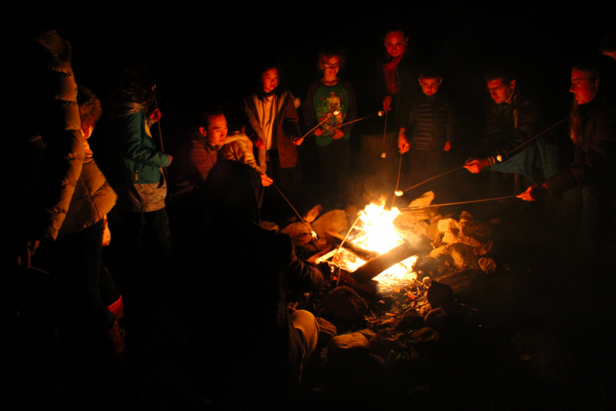 Friends+and+families+gather+around+the+Earthplace+campfire%2C+making+s%E2%80%99mores+and+listening+to+spooky+campfire+stories.