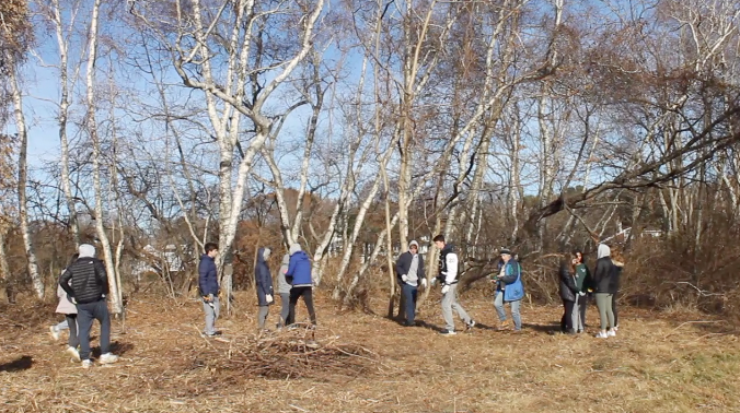 Staples’ Club Green participated in an invasive species cleanup at Sherwood Island State Park. The cleanup targeted bittersweet vine, porcelain berry and mugwort that threatened the survival of native plants.