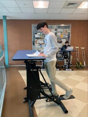 Cooper Tirola ’23 uses Staples’ standing desk to exercise while studying for the upcoming midterms. This example is just one of the many studying techniques explained in the podcast.