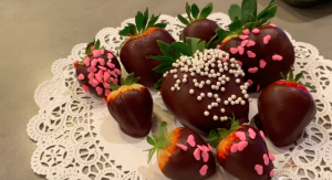 Festive strawberries were made by Lucy Zuckerman ’22 and Charley Guthartz ’22 to celebrate Valentine’s day. 