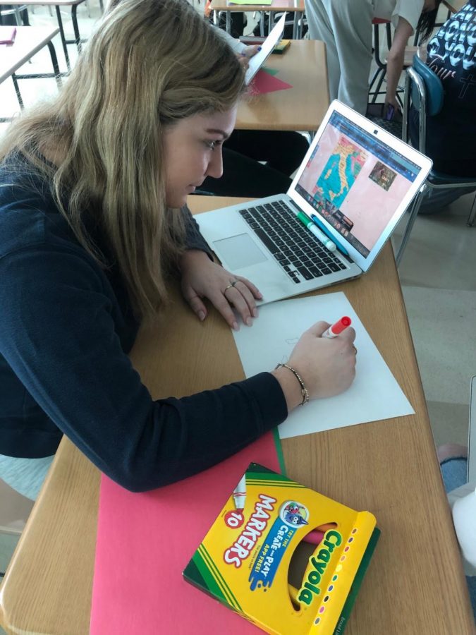 Ellee Seitz ’21 works on posters to promote work language week during her honors Italian class. Many world language classes spent time making and hanging up posters around the school. 