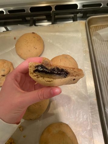 Oreo stuffed cookies serve as a great homemade dessert for friends and family during quarentine. 