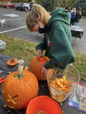 St. Luke Church Hosts Pumpkin Carving Event Among COVID-19 Restrictions