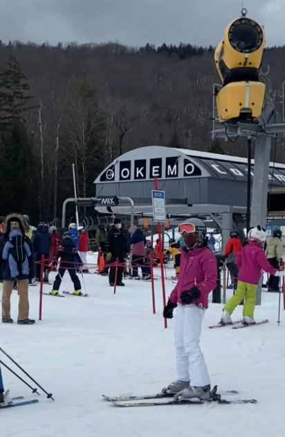 Okemo+mountain+lift+lines+get+crowded+as+skiers+hit+the+slopes+for+winter+break.+With+Covid+still+around%2C+guidelines+have+been+implemented+to+ensure+everyone+has+a+safe+experience.%0A