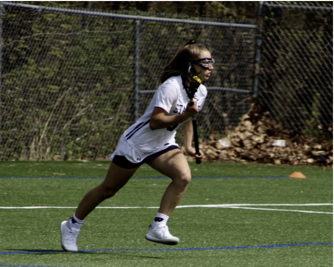 Jess Leon ’22 looking to pass the ball in an intense situation during the Staples-Darien game April 30.