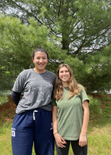 Coordinators Marley Lopez-Paul ’21 and Natalia Maidique ’21 encourage fellow seniors to sign up for Senior Showdown.
