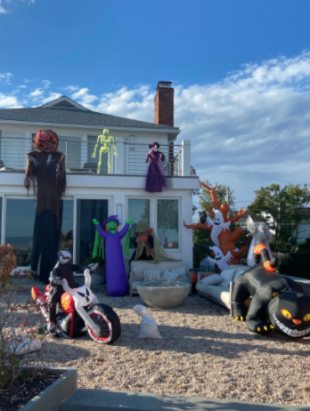 Although many homes around Westport have put minimal effort into their decorations, there were some houses that really went all out.

