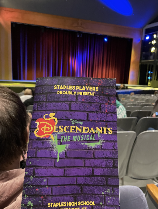 Staples+Players%E2%80%99+production+of+Disney%E2%80%99s+%E2%80%9CDescendants%E2%80%9D+runs+from+April+1-3+and+8-9.+The+lighthearted+musical+tells+the+story+of+the+teenage+children+of+classic+Disney+villains+being+faced+with+threats+from+their+parents%2C+forcing+them+to+explore+the+world+of+%E2%80%9Cgood%E2%80%9D+Disney+characters.