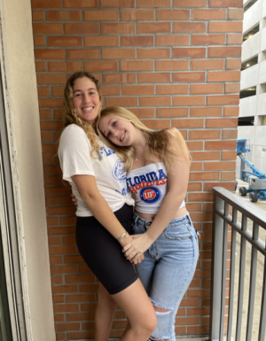 Jolie Gefen ’24 visits her sister at college after many months apart. In this podcast, Gefen and Talia Moskowitz ’24 reflect on this shared experience. 