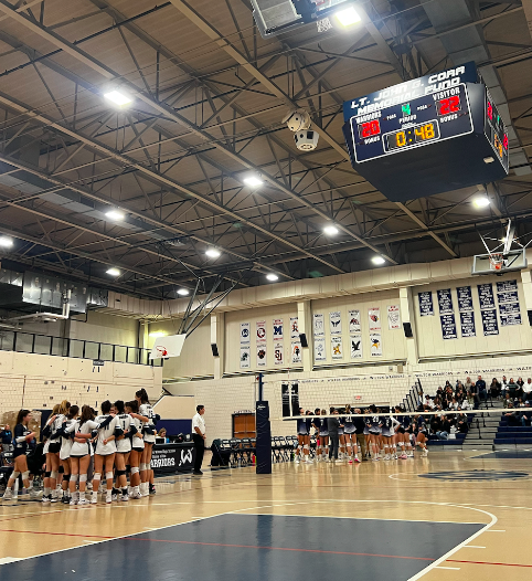 Both the Wreckers and Warriors in a time-out with the score at 20-22, moments before the game ended. 