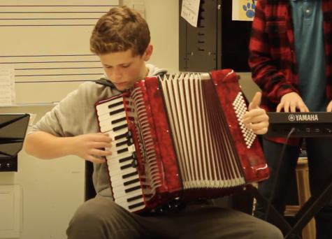 Thomas Nowak ’25 shares accordion skills