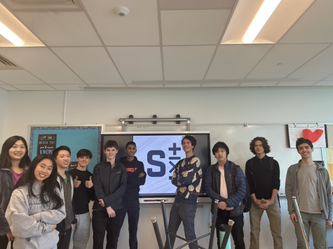 Pictured: Grace Zhang ’25, Anna Ji ’25, Abraham Lobsenz ’25, Tom Zhang ’23, Nikhil Kanthan ’23, Max Piterbarg ’24, James Cao ’23, Alex Mussomeli ’23 and Perrin root ’25. The math team prepares for their upcoming state competition in April. 