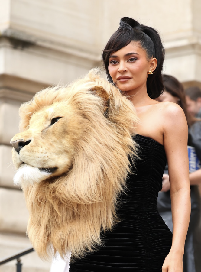 Kylie+Jenner%E2%80%99s+bold+faux+lion+head+accessory+upset+many+animal+activists%2C+prompting+reflection+upon+how+much+animal+cruelty+has+influenced+the+fashion+industry.