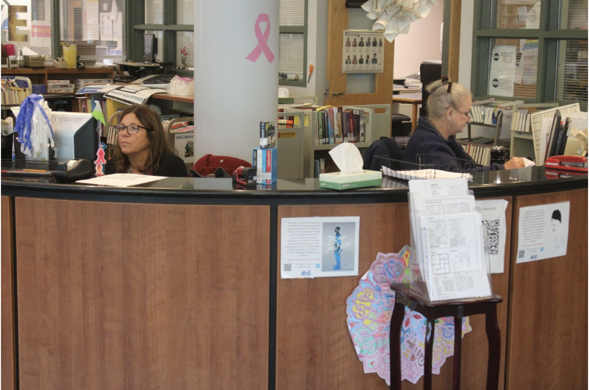 The library parent volunteer fair, held on Sep. 13 in the library, offered an opportunity for parents to learn the ropes of volunteering for the LMC.