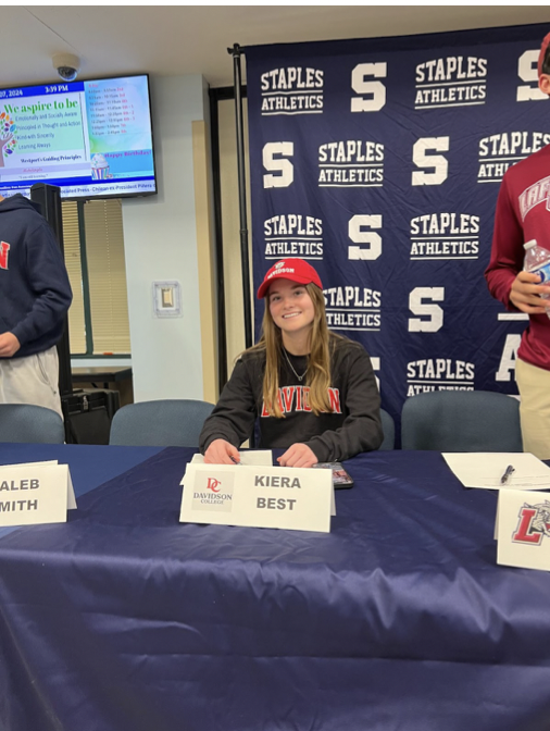 Keira+Best+signs+her+official+commitment+to+Davidson+College+for+women%E2%80%99s+lacrosse.