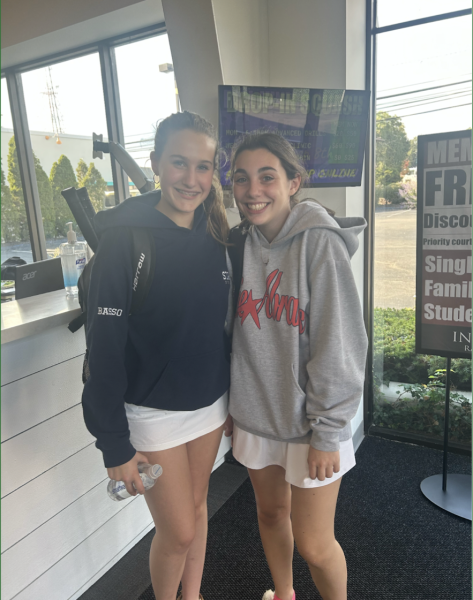Co-presidents Lucy Basso ’27 (left) and Piper Salik ’28 (right) led the first Girl Power Squash clinic of the season on Sept. 14.