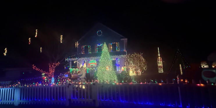 Inklings editor Dylan Robbin ’28 went around Westport trying to find some of its most impressive festive lights that show holiday spirit.
