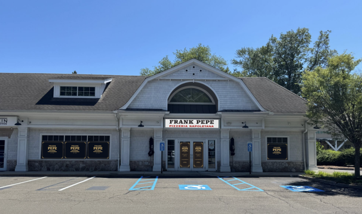 Westport gets slice of New Haven: Trying Frank Pepe’s pizza